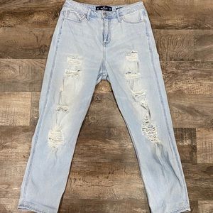 Hollister Ultra High-Rise Mom Jean